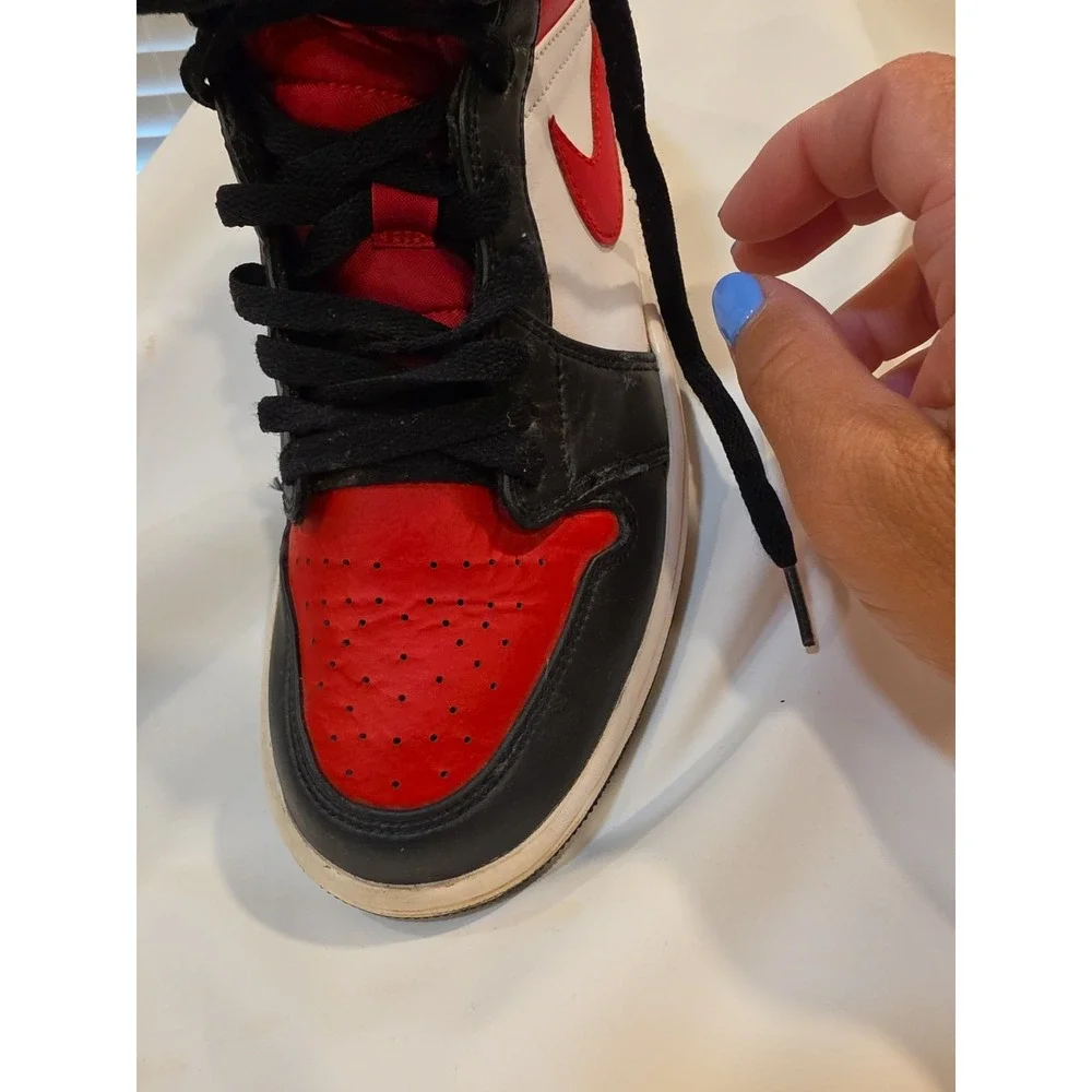 Jordan 1 Mid| Nike | Bred Toe | Size 8.5 | Pre-loved-great Condition